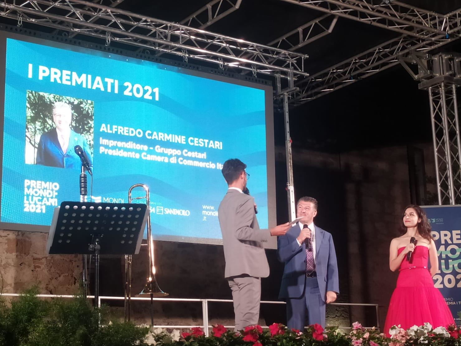 Alfredo Cestari riceve il Premio Mondi Lucani